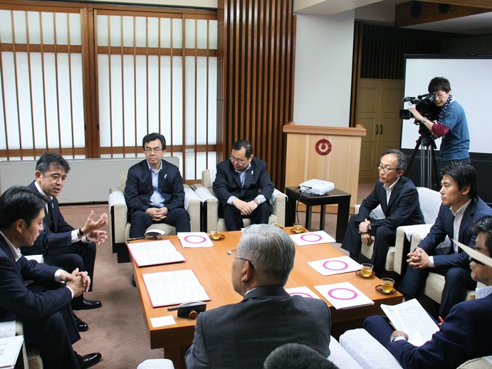 高知県・東京大学大学院情報学環IoT連携協力締結式